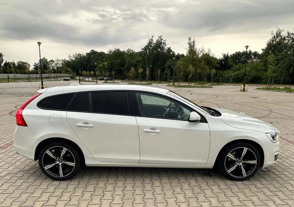 Volvo V60 cena 59800 przebieg: 182000, rok produkcji 2016 z Płock małe 781